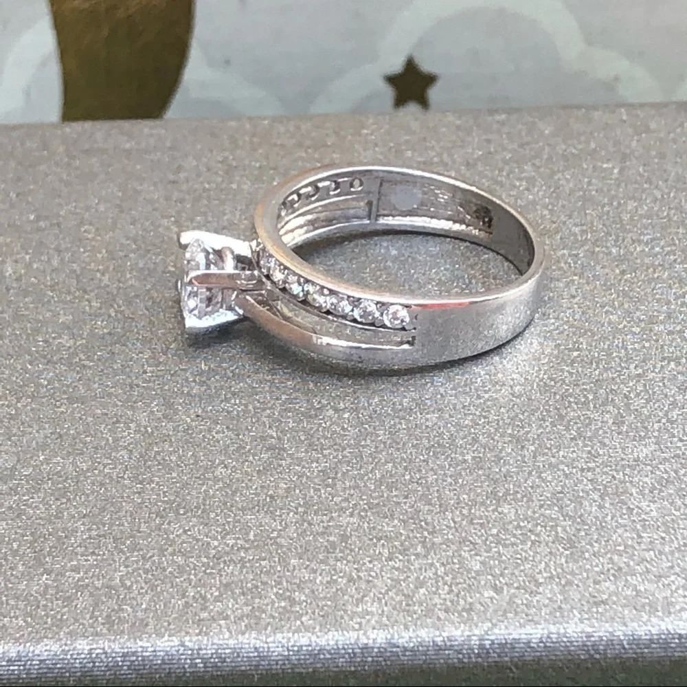 NWOT 925 sterling silver CZ ring. Size 7 - Picture 2 of 7